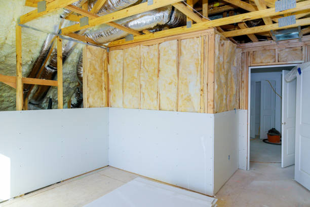 Best Insulation Installation Services in Strawberry Point, IA